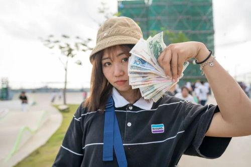 滑板大爷吃瓜视频,吃瓜视频引发网友热议