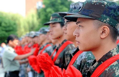 当兵吃瓜视频,揭秘军营里的欢乐时光