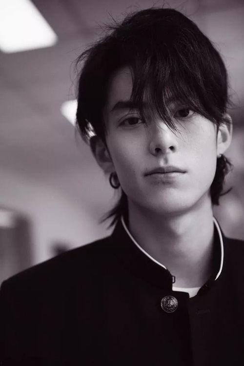 王鹤棣吃瓜路透